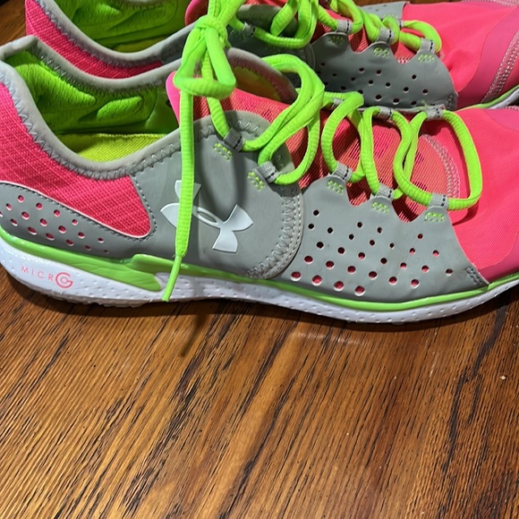 Under Armour Women’s shoes aside 10 - Picture 7 of 10